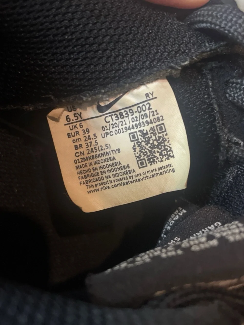 Nike black sneakers